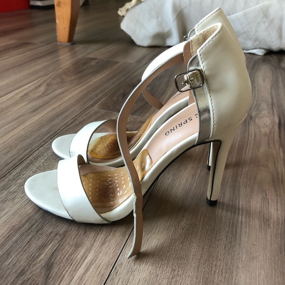 Elegant white heels - Picture 3 of 9